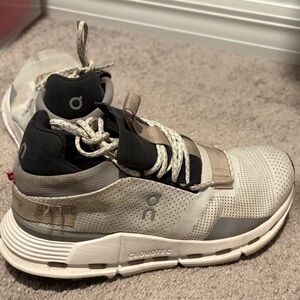 On Women's Beige and Black Athletic Shoes